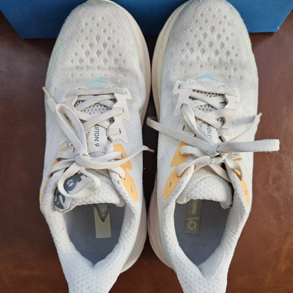 HOKA Clifton 9 size 7 womens - Picture 10 of 15